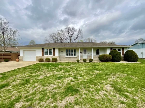 $235,000 | 812 East Grove Place, Effingham, IL 62401