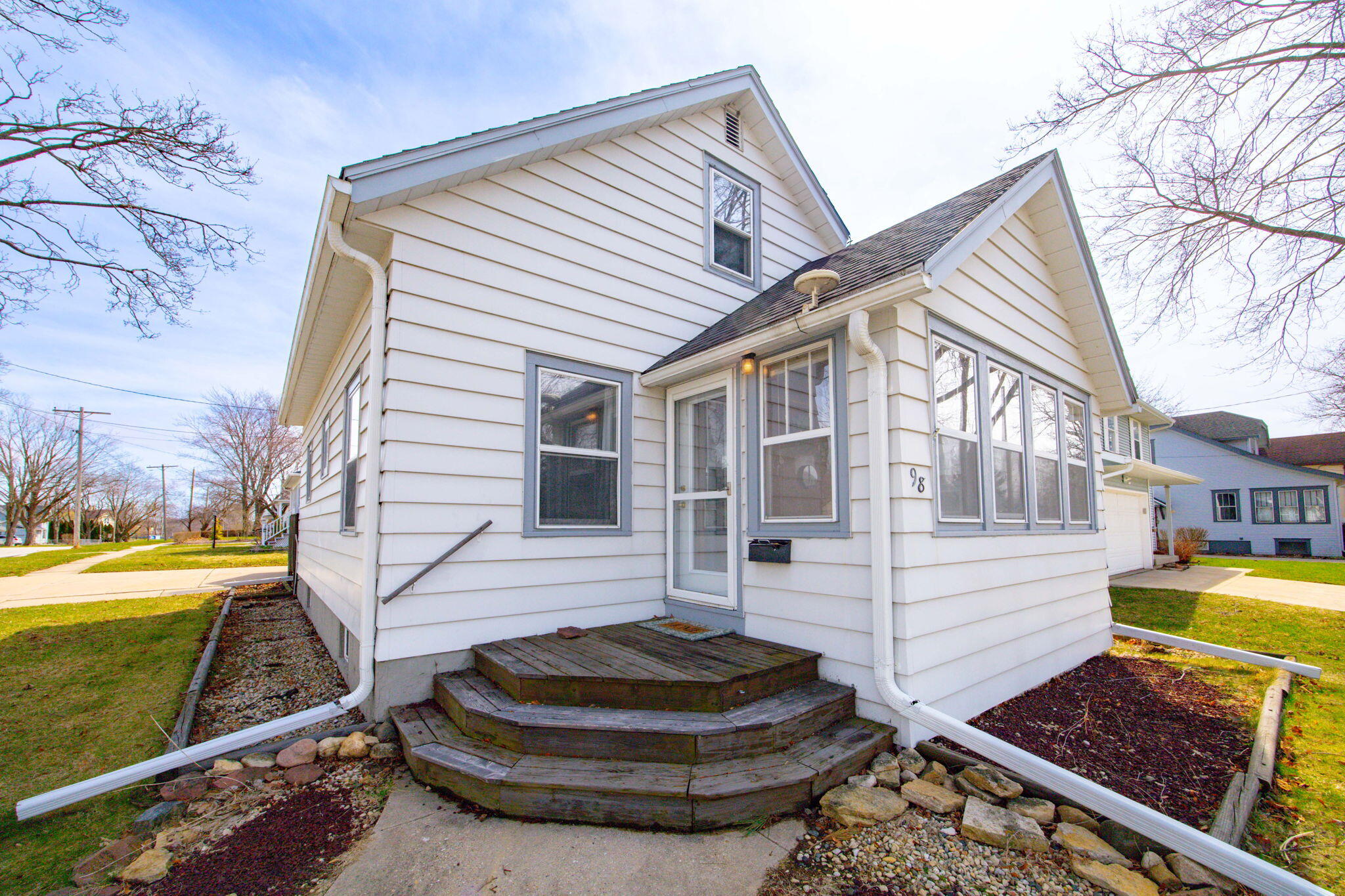 98 Jackson Street Fort Atkinson, WI 53538 - Photo 2 of 50 6-web-or-mls-IMG-1575