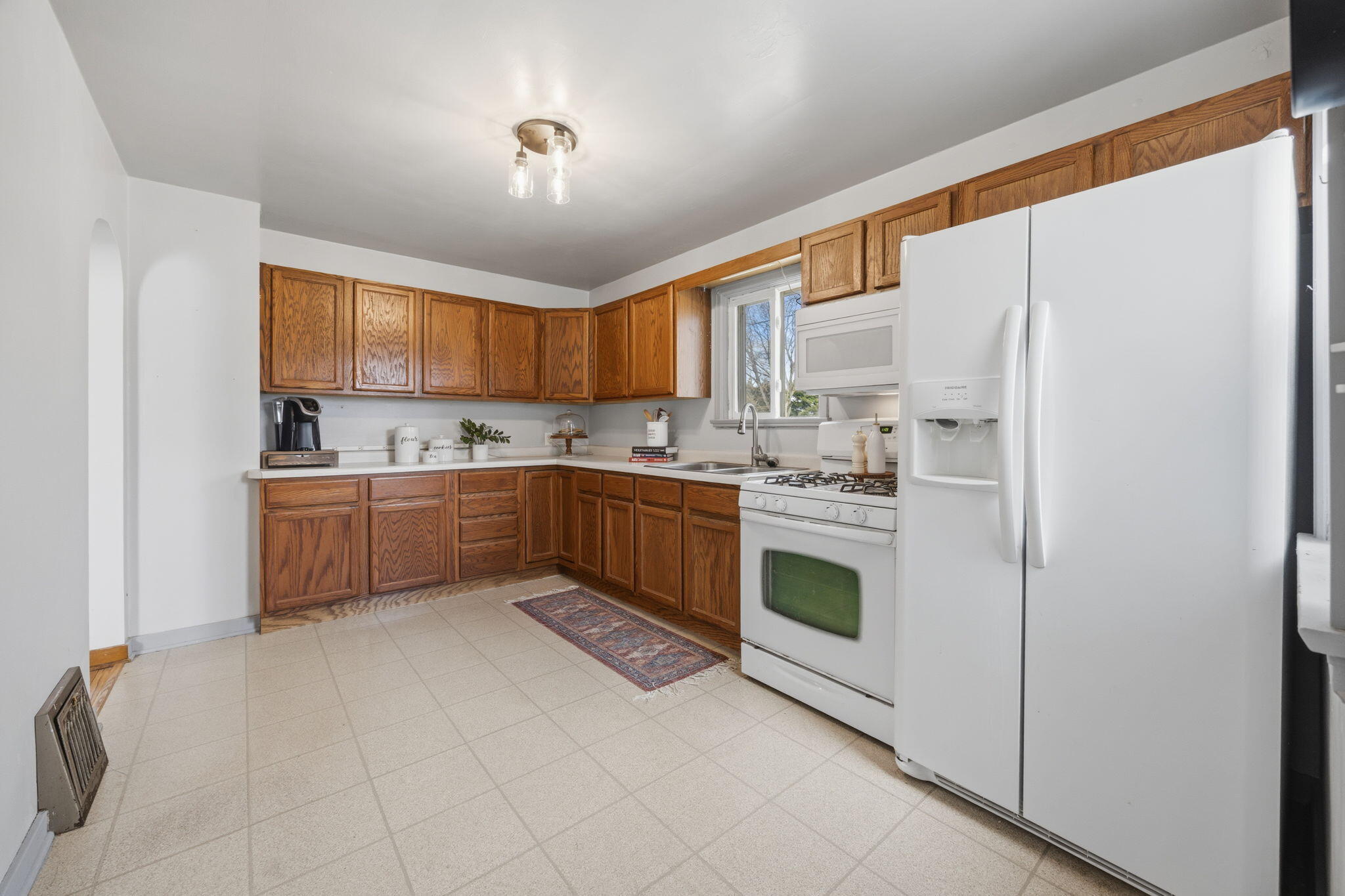 98 Jackson Street Fort Atkinson, WI 53538 - Photo 8 of 50 10-web-or-mls-IMG_1400