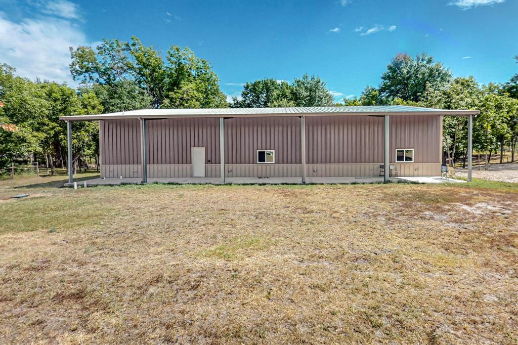 637 Lyman T Davis Road Corsicana, TX 75110 - Photo 27 of 34 a backyard of a house