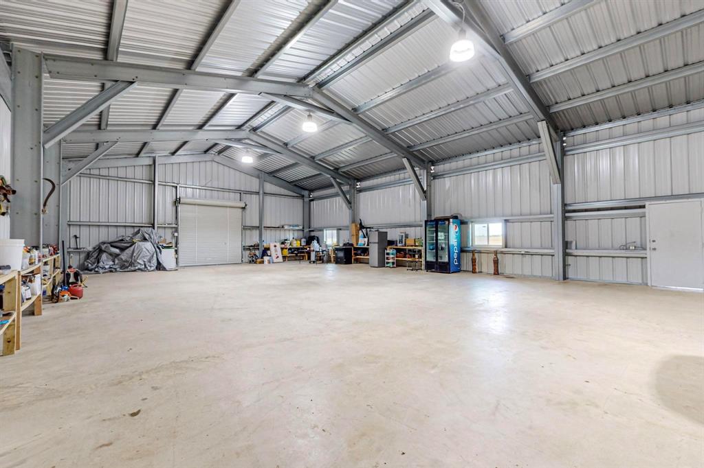 637 Lyman T Davis Road Corsicana, TX 75110 - Photo 33 of 34 a view of a garage