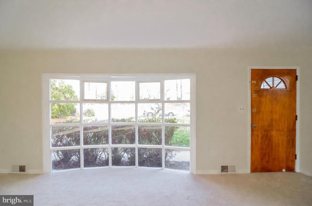 6313 Bardu Avenue Springfield, VA 22152 - Photo 7 of 29 Family Room