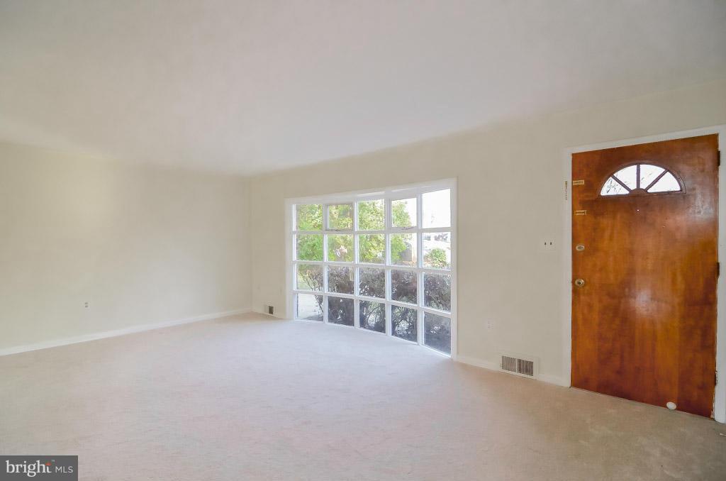 6313 Bardu Avenue Springfield, VA 22152 - Photo 8 of 29 Family Room