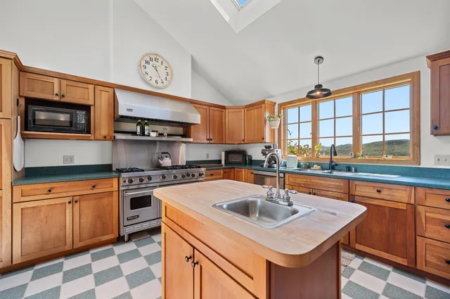 $1,395,000 | 338 Johnson Road, Marshfield, VT 05658