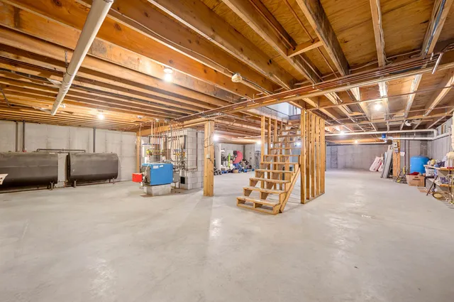 $1,395,000 | 338 Johnson Road, Marshfield, VT 05658