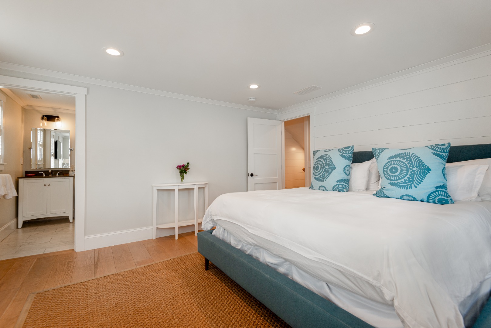 45 Pleasant Street Nantucket, MA 02554 - Photo 19 of 58 45B Primary Bedroom - second floor