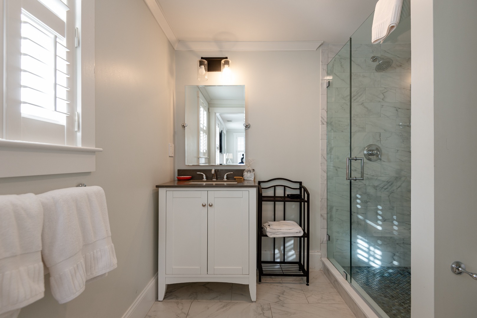 45 Pleasant Street Nantucket, MA 02554 - Photo 20 of 58 45B Primary Bedroom Full Bath