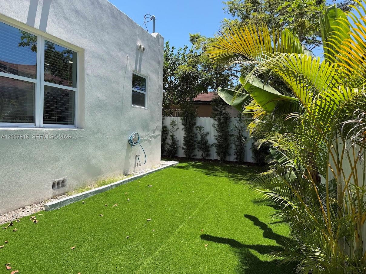 2272 Southwest 13th Street Miami, FL 33145 - Photo 16 of 25