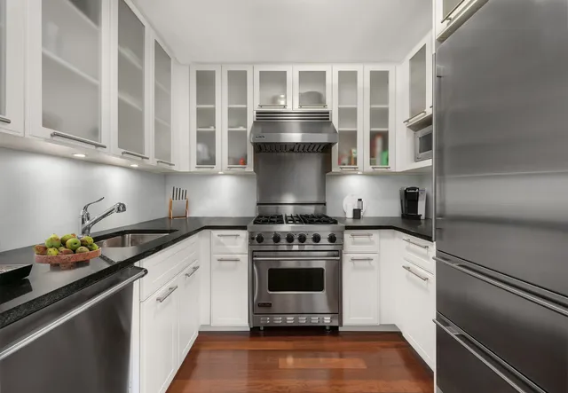 $2,475,000 | 45 Park Avenue, Unit 1101 | Murray Hill