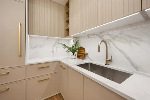 $1,599,900 | 529 North Hartland Court, Chicago, IL 60622