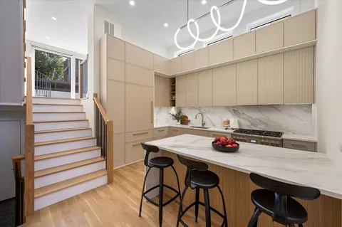 $1,599,900 | 529 North Hartland Court, Chicago, IL 60622