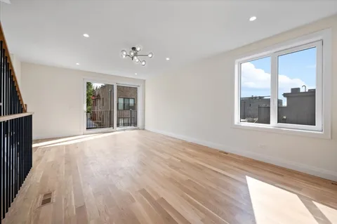 $1,599,900 | 529 North Hartland Court, Chicago, IL 60622