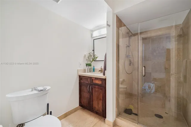 $6,600 | 10670 Southwest 77th Avenue, Unit 10670, Pinecrest, FL 33156