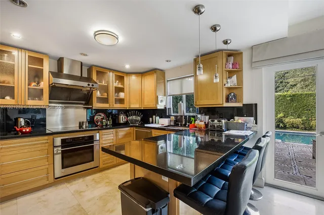 $6,600 | 10670 Southwest 77th Avenue, Unit 10670, Pinecrest, FL 33156