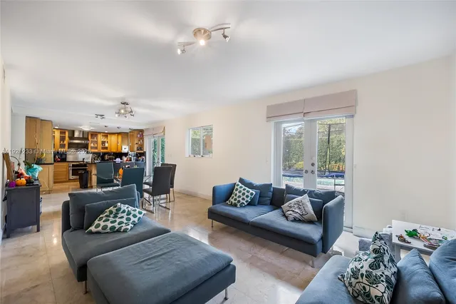 $6,600 | 10670 Southwest 77th Avenue, Unit 10670, Pinecrest, FL 33156