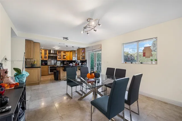 $6,600 | 10670 Southwest 77th Avenue, Unit 10670, Pinecrest, FL 33156