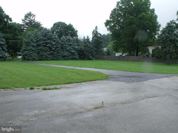 369 Sanatoga Road Pottstown, PA 19465 - Photo 11 of 16 Front Yard