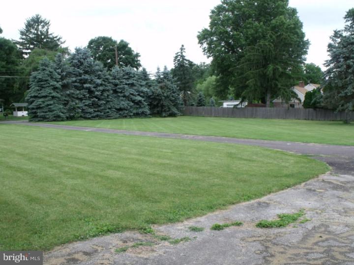 369 Sanatoga Road Pottstown, PA 19465 - Photo 13 of 16 Front Yard