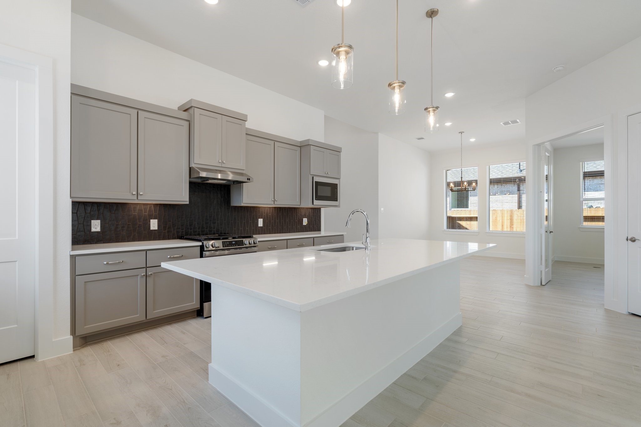 514 Tawny Rim Drive Willis, TX 77318 - Photo 4 of 36 representative photo