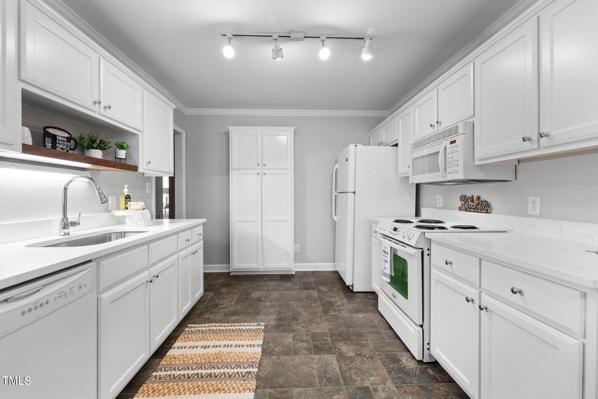 1731 Malone Road, Unit A Burlington, NC 27215 - Photo 7 of 18 Kitchen