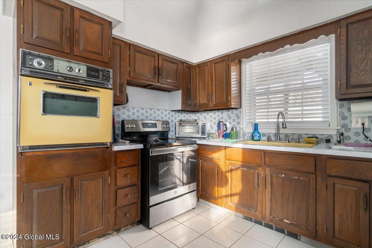115 A Morris Road Colonie, NY 12304 - Photo 4 of 37 33-DSC05023
