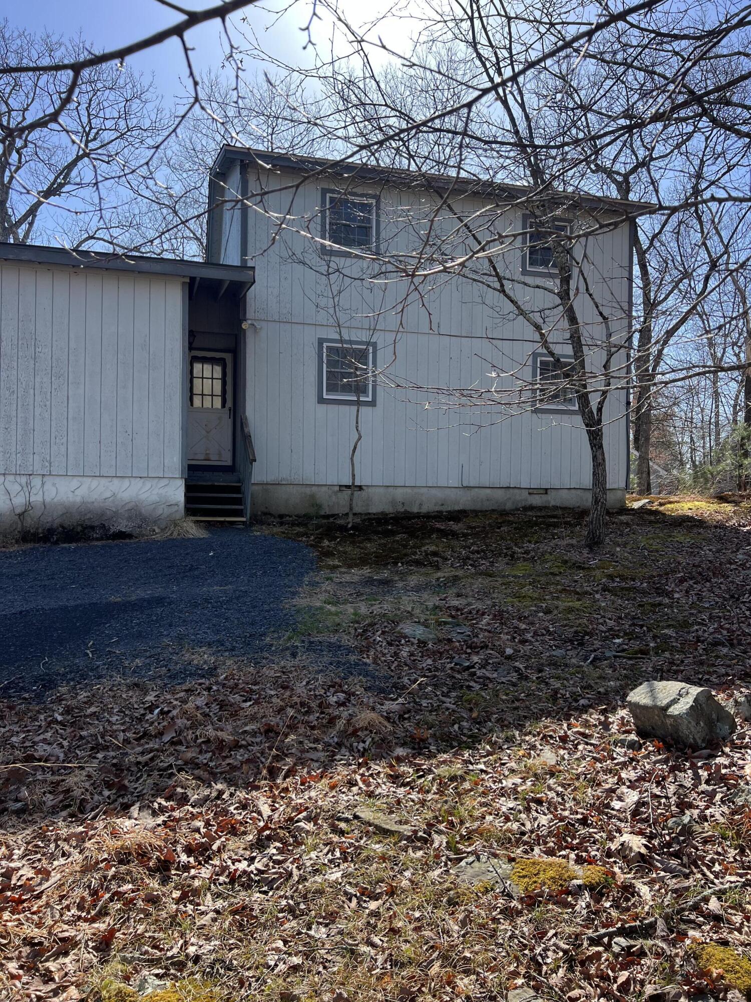 2256 Apley Court Bushkill, PA 18324 - Photo 2 of 15 IMG_5782