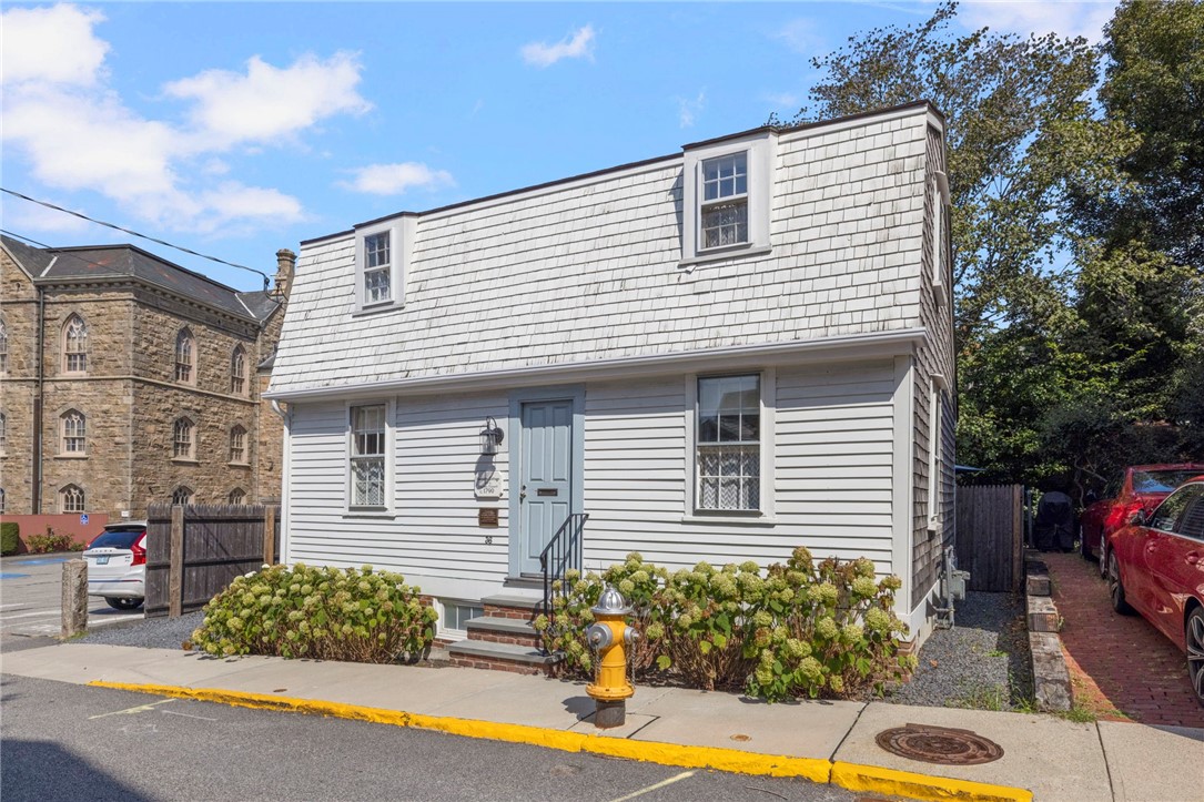 36 William Street Newport, RI 02840 - Photo 3 of 27