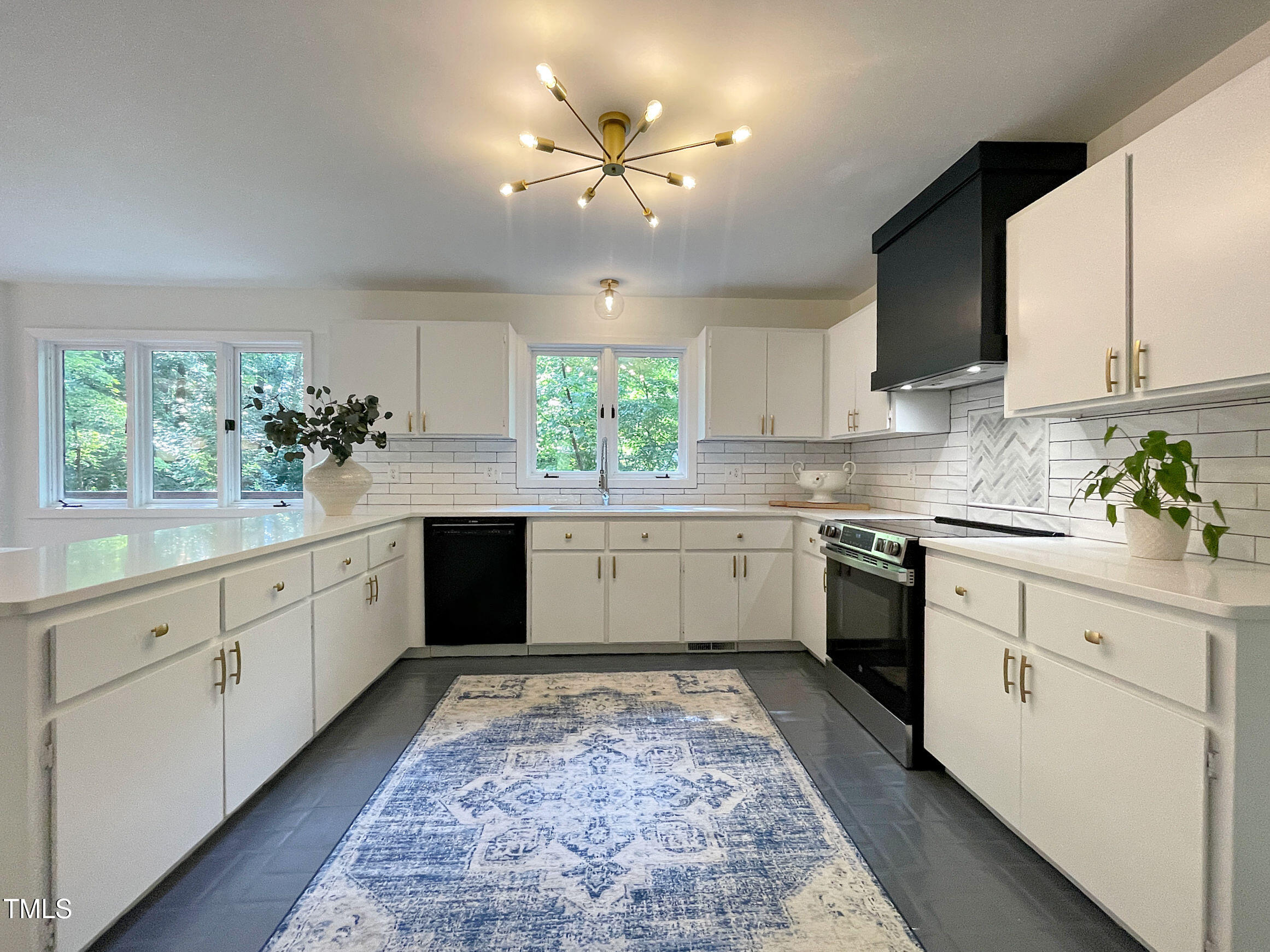 7101 Leveret Circle Raleigh, NC 27615 - Photo 16 of 36 20240714_202019525_iOS