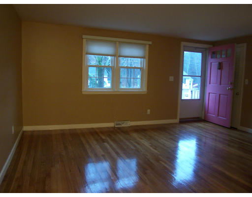 81 Coolidge Road Walpole, MA 02081 - Photo 4 of 12 Gallery Image 4