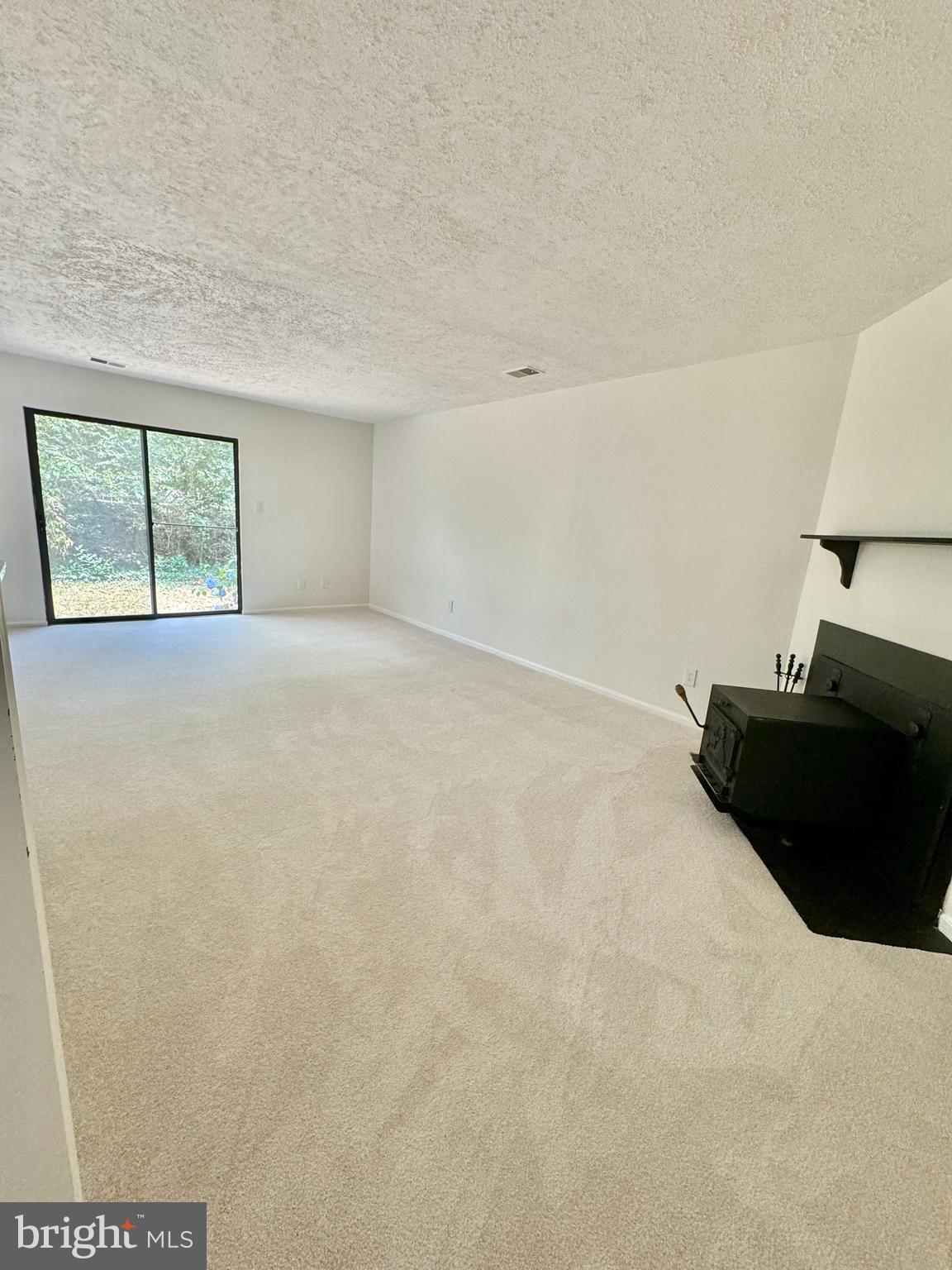 11412 Turnmill Lane Reston, VA 20191 - Photo 4 of 23 Entrance to living room
