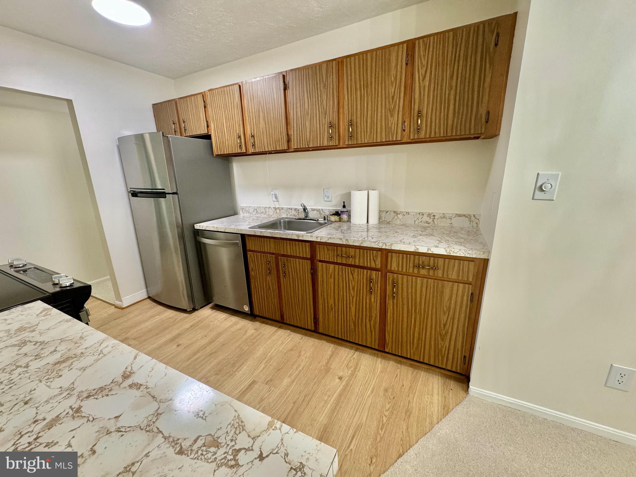 11412 Turnmill Lane Reston, VA 20191 - Photo 7 of 23 Kitchen