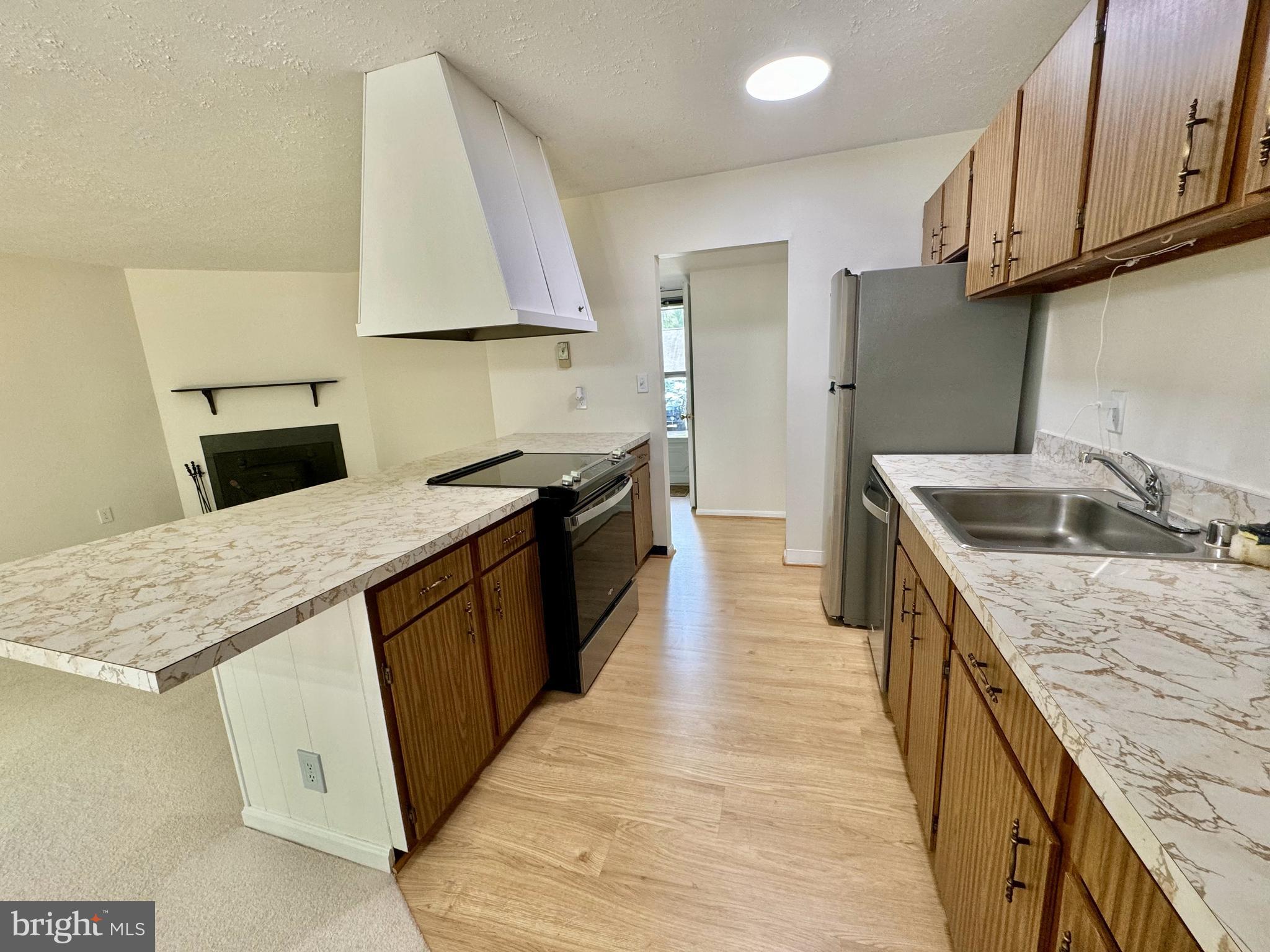 11412 Turnmill Lane Reston, VA 20191 - Photo 8 of 23 Kitchen