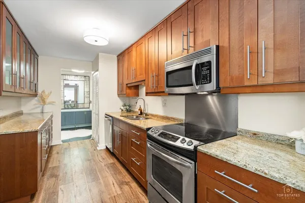 $264,900 | 1405 East Central Road, Unit 222C, Arlington Heights, IL 60005