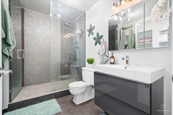 $264,900 | 1405 East Central Road, Unit 222C, Arlington Heights, IL 60005