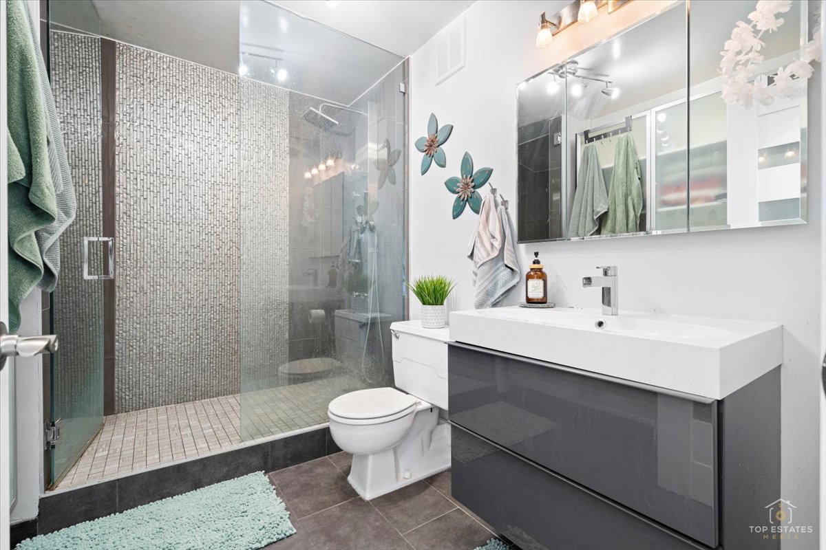 1405 East Central Road, Unit 222C Arlington Heights, IL 60005 - Photo 25 of 45 a bathroom with a sink toilet and shower