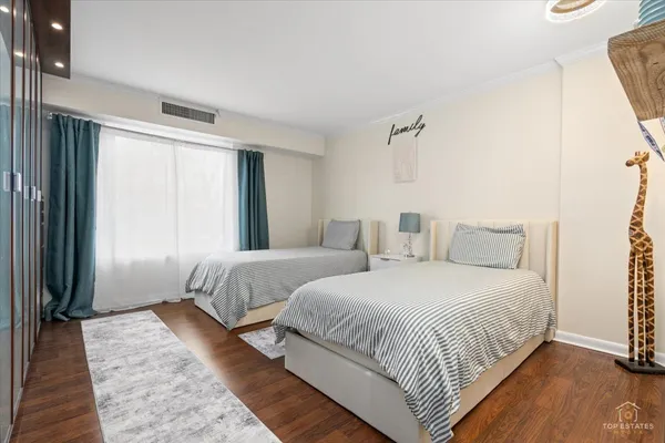 $264,900 | 1405 East Central Road, Unit 222C, Arlington Heights, IL 60005