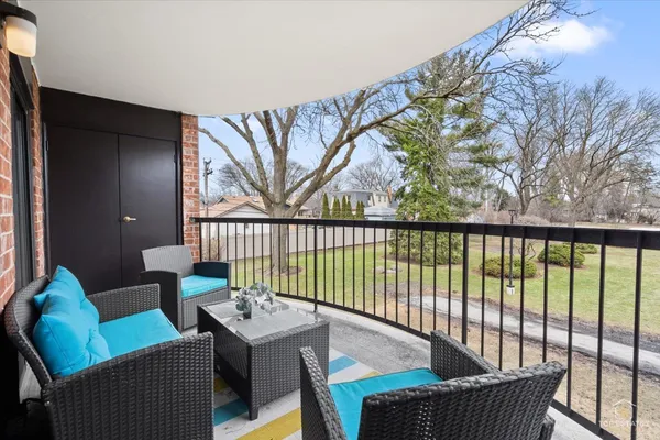 $264,900 | 1405 East Central Road, Unit 222C, Arlington Heights, IL 60005