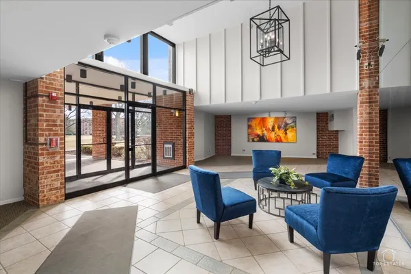 $264,900 | 1405 East Central Road, Unit 222C, Arlington Heights, IL 60005