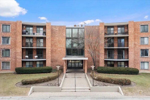 $264,900 | 1405 East Central Road, Unit 222C, Arlington Heights, IL 60005