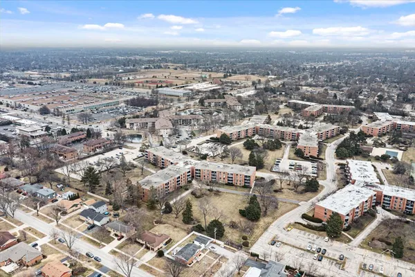 $264,900 | 1405 East Central Road, Unit 222C, Arlington Heights, IL 60005