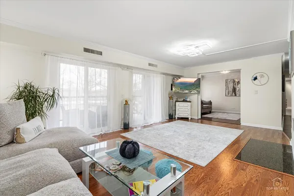 $264,900 | 1405 East Central Road, Unit 222C, Arlington Heights, IL 60005