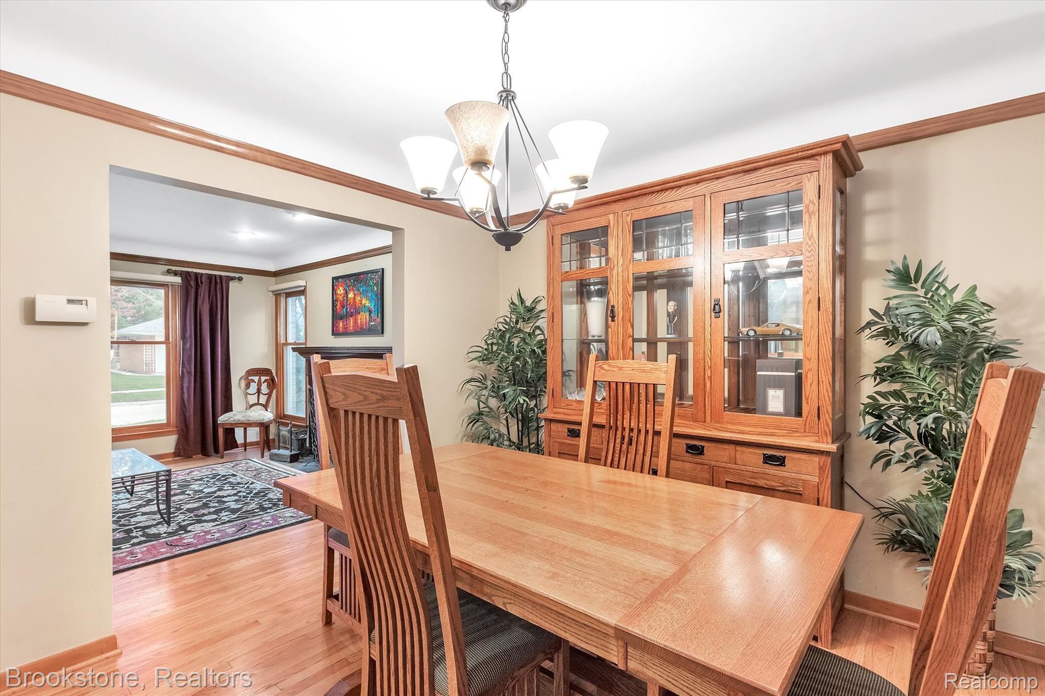 102 Maplefield Road Pleasant Ridge, MI 48069 - Photo 12 of 41 Open Family Room off the kitchen