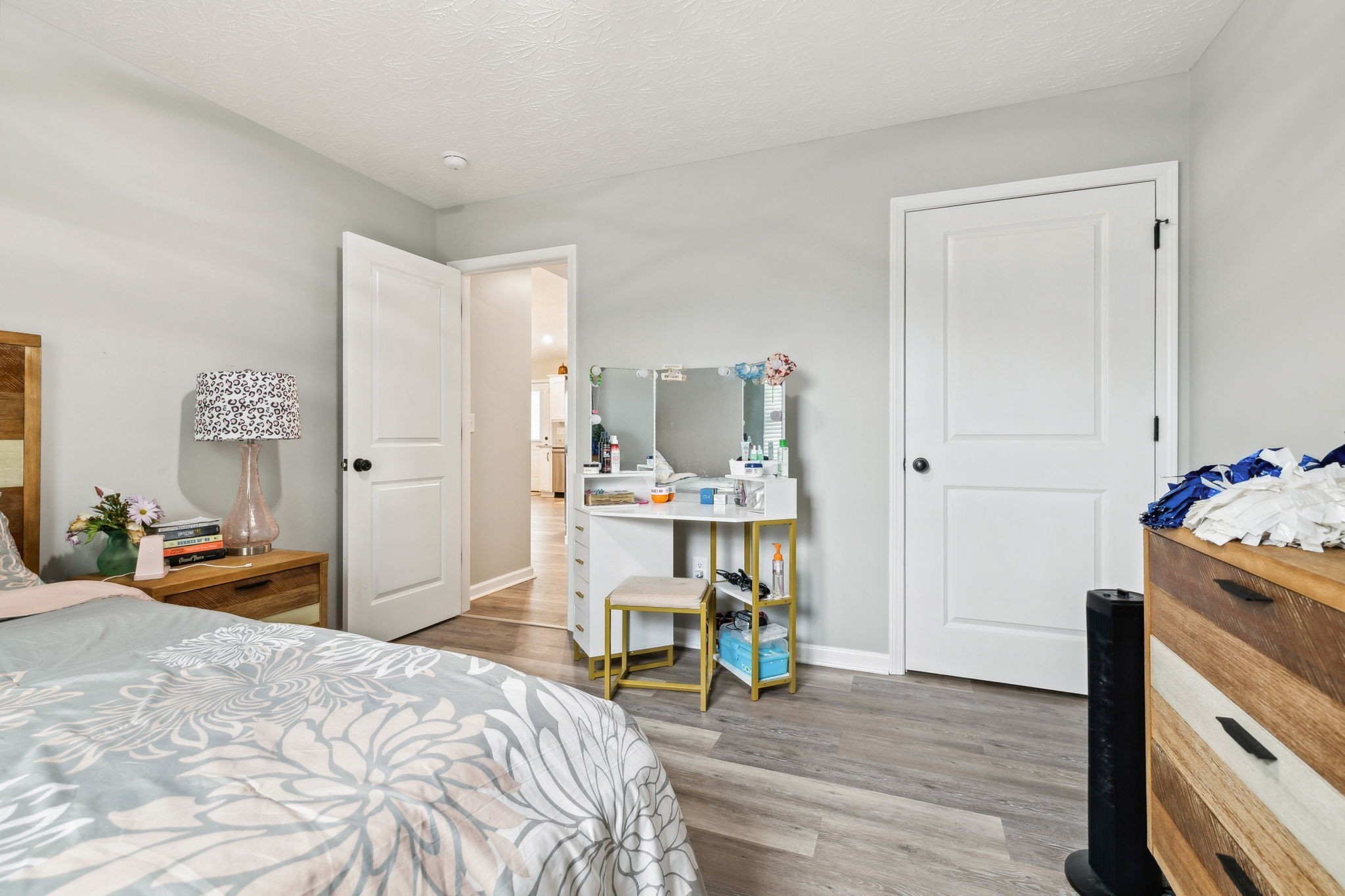 125 Vivian Lane Carthage, TN 37030 - Photo 23 of 29 a bedroom with a bed and a table in it