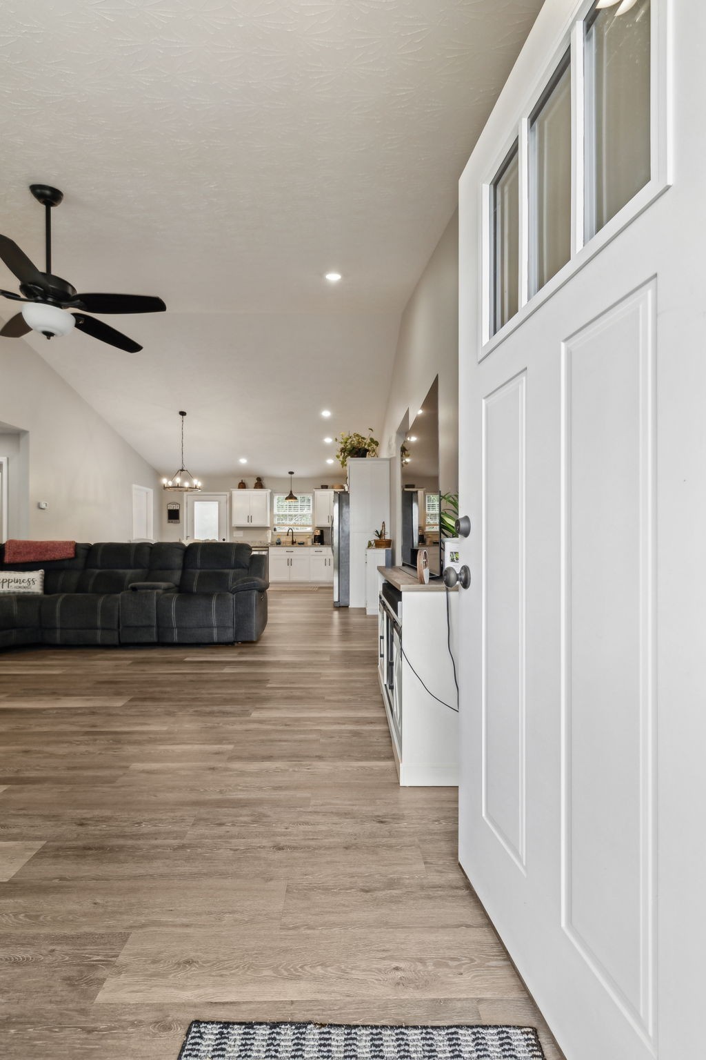 125 Vivian Lane Carthage, TN 37030 - Photo 5 of 29 a view of a living room with furniture and a rug