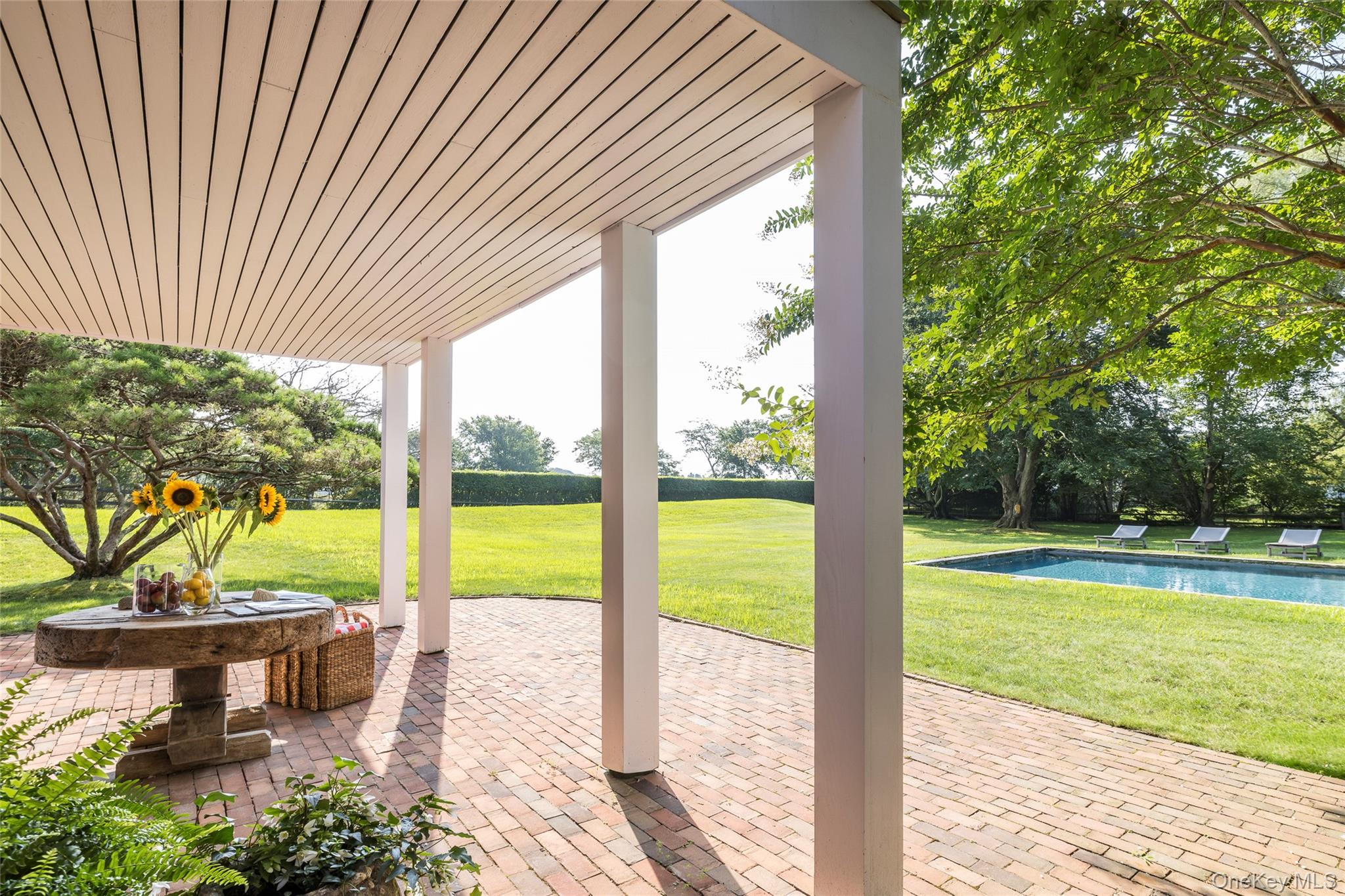 26 Ruxton Road East Hampton, NY 11937 - Photo 32 of 37 View of patio
