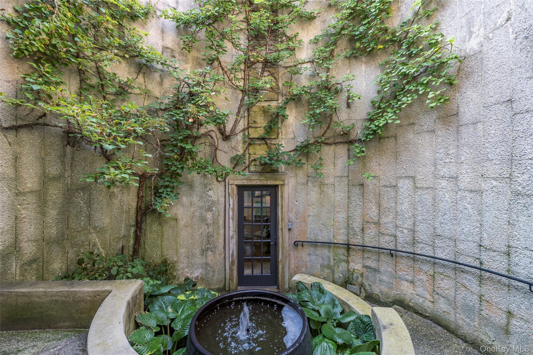 26 Ruxton Road East Hampton, NY 11937 - Photo 6 of 37 Welcome!