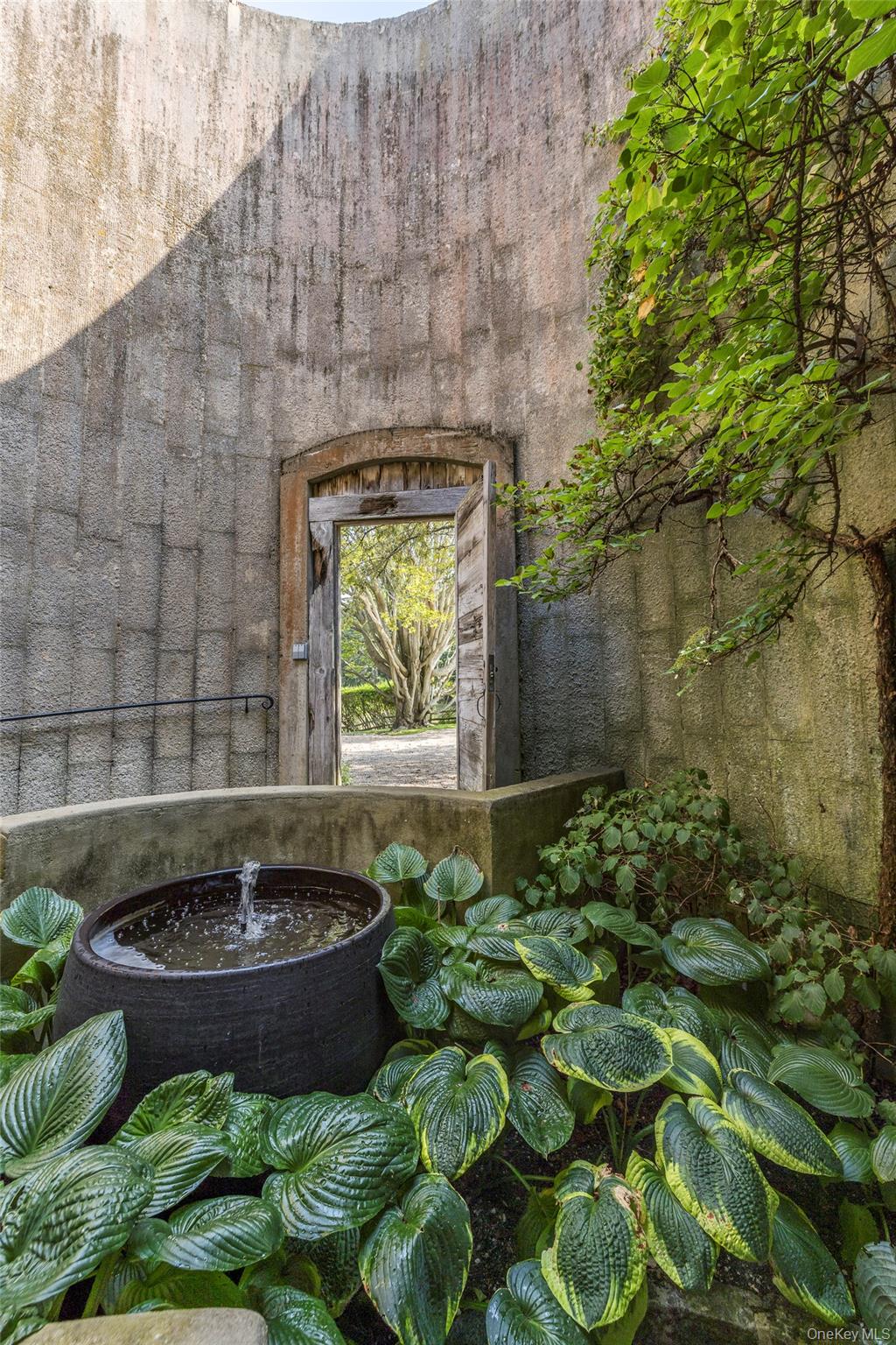 26 Ruxton Road East Hampton, NY 11937 - Photo 7 of 37 Wellness Greets You!