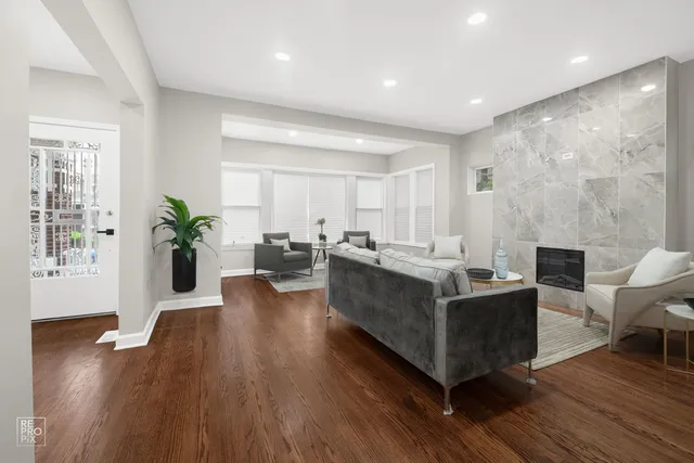 $324,900 | 7425 South Vernon Avenue, Chicago, IL 60619