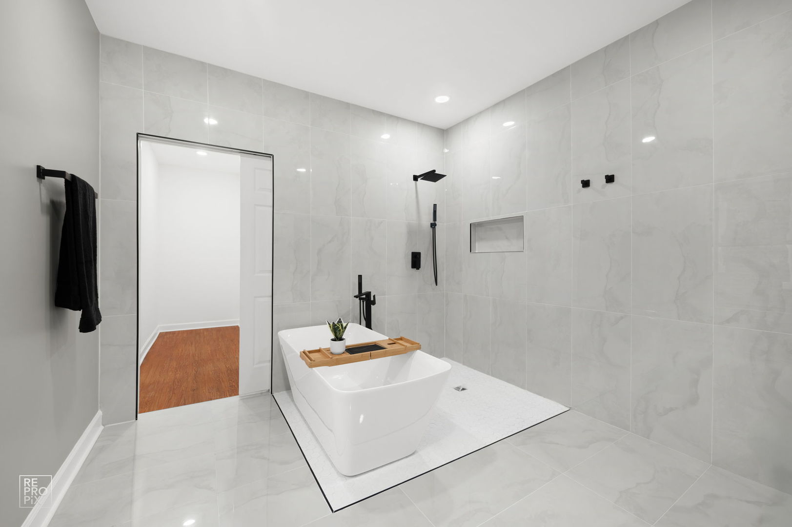 7425 South Vernon Avenue Chicago, IL 60619 - Photo 7 of 15