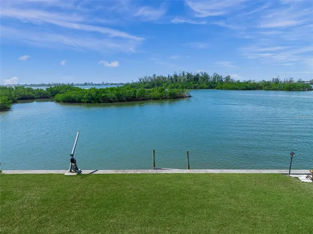 an aerial view of a houses with outdoor space and lake view